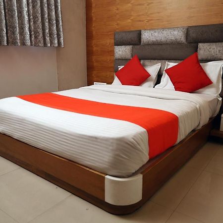 Hotel Madhav Villa Amhedabad Dış mekan fotoğraf