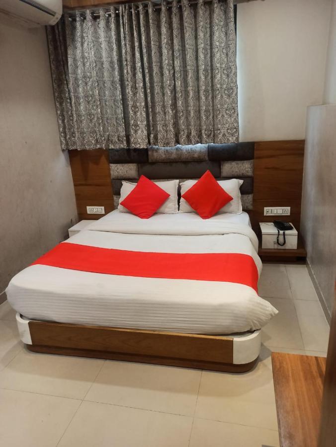 Hotel Madhav Villa Amhedabad Dış mekan fotoğraf
