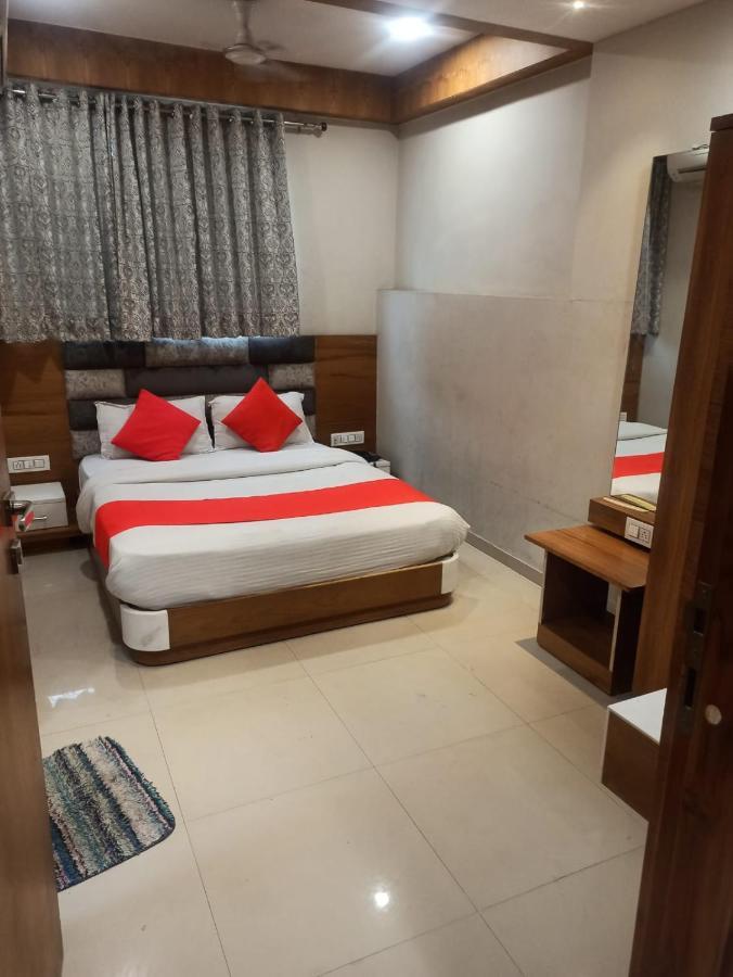 Hotel Madhav Villa Amhedabad Dış mekan fotoğraf