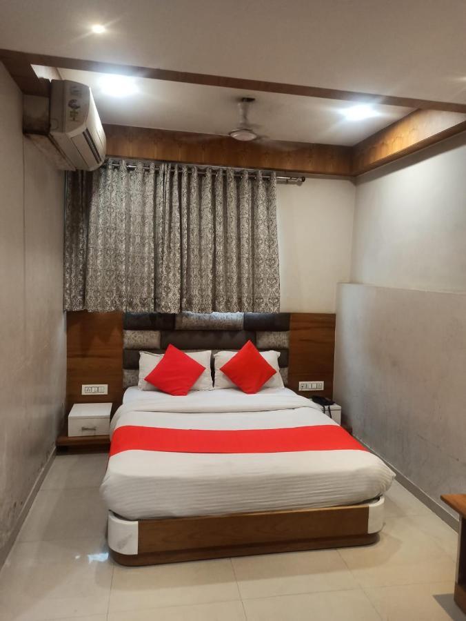 Hotel Madhav Villa Amhedabad Dış mekan fotoğraf