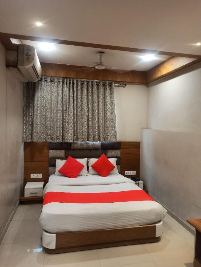 Hotel Madhav Villa Amhedabad Dış mekan fotoğraf