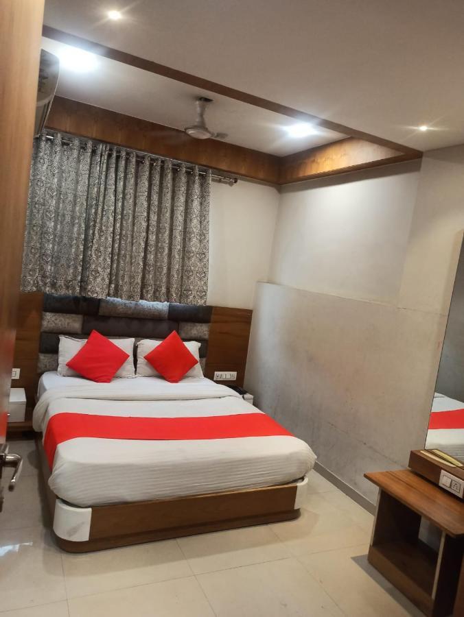 Hotel Madhav Villa Amhedabad Dış mekan fotoğraf