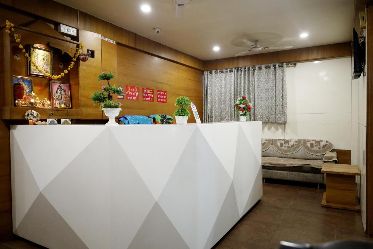 Hotel Madhav Villa Amhedabad Dış mekan fotoğraf