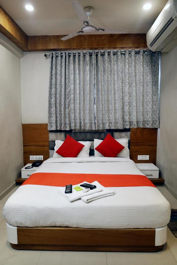 Hotel Madhav Villa Amhedabad Dış mekan fotoğraf