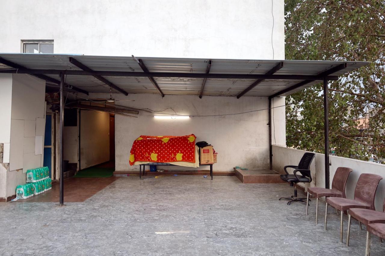 Hotel Madhav Villa Amhedabad Dış mekan fotoğraf