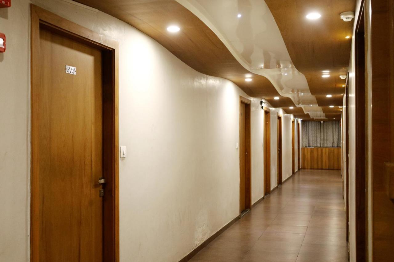 Hotel Madhav Villa Amhedabad Dış mekan fotoğraf